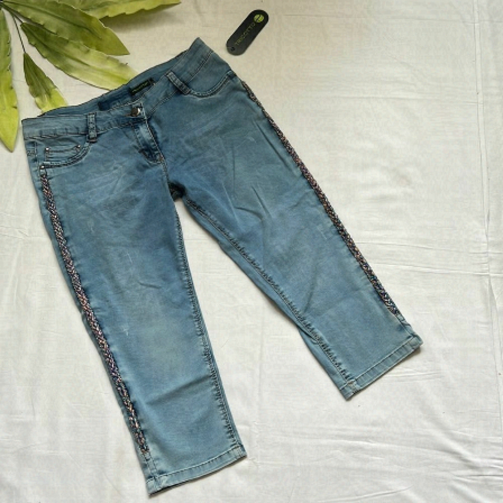 ⭐️nwt Tricotto Denim Capris⭐️